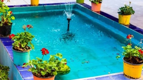 زمزمه دل خستهایست که از این جهان خسته، جامی دیگر از عشق و آرامش میطلبد. حوض